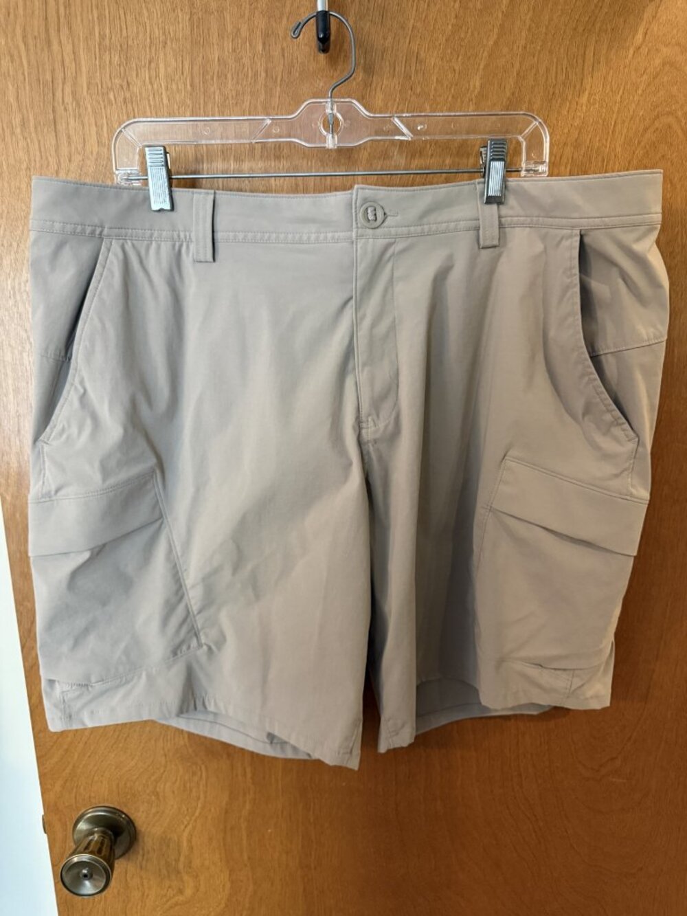 Under Armour Fish Pro Hunter 2.0 Cargo Shorts Size 40 Khaki Tan Pockets UPF 50+ - Picture 2 of 12